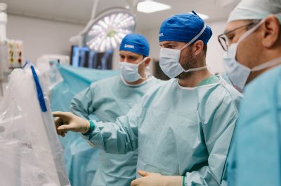 Košický medicínsky klaster AGEL má dvoch nových operačných robotov